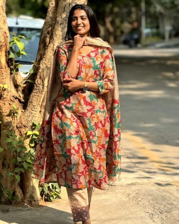 Kurta with Dupatta and Bottomwear - Image 6