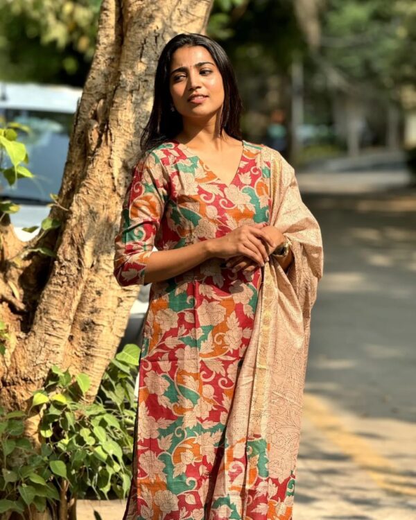Kurta with Dupatta and Bottomwear - Image 4